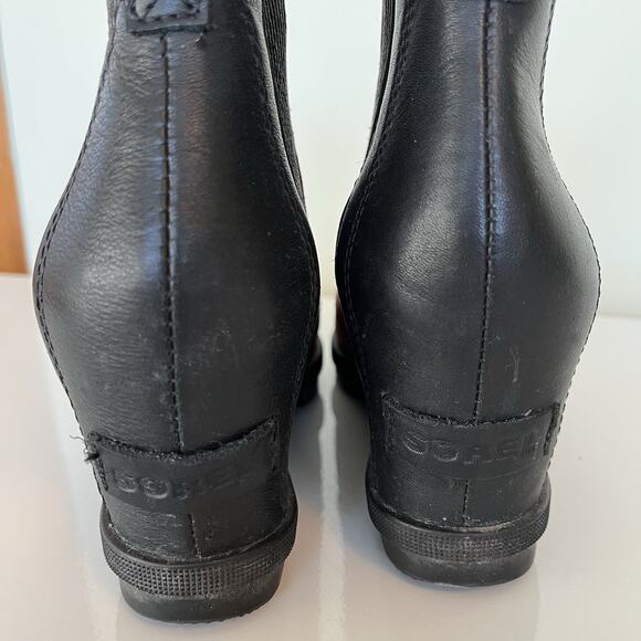 SOREL Joan Of Arctic Wedge Red Black Leather Chelsea Boots Women’s Size 7 - Picture 6 of 8